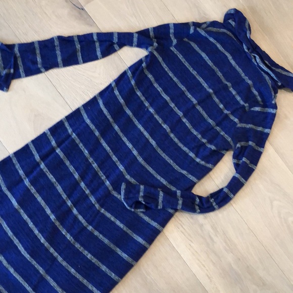 Red Haute sweater dress. - Picture 7 of 8